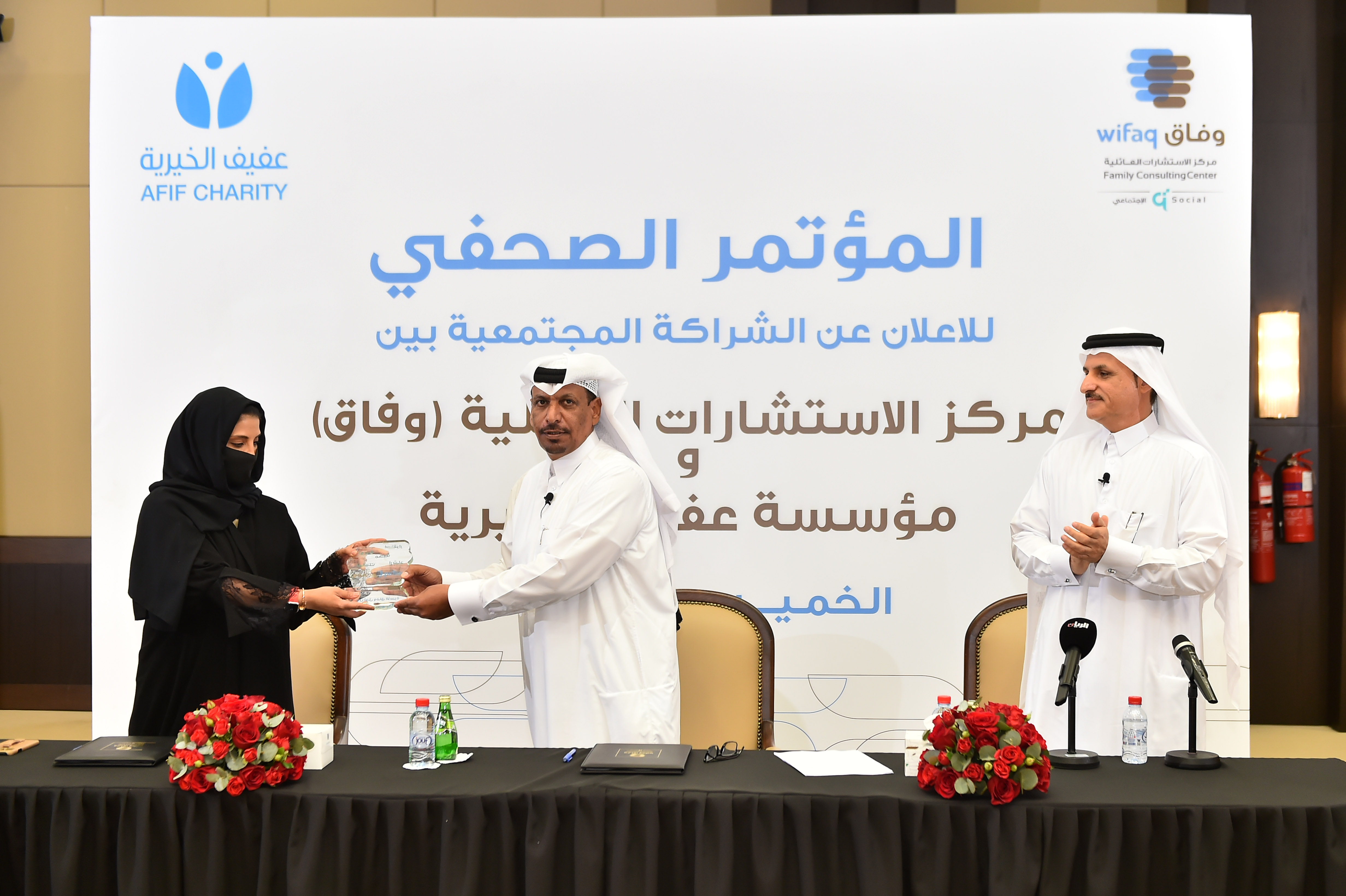 03 توقيع اتفاقية الشراكة المجتمعية بين مكز وفاق وجمعية عفيف الخيرية 2021